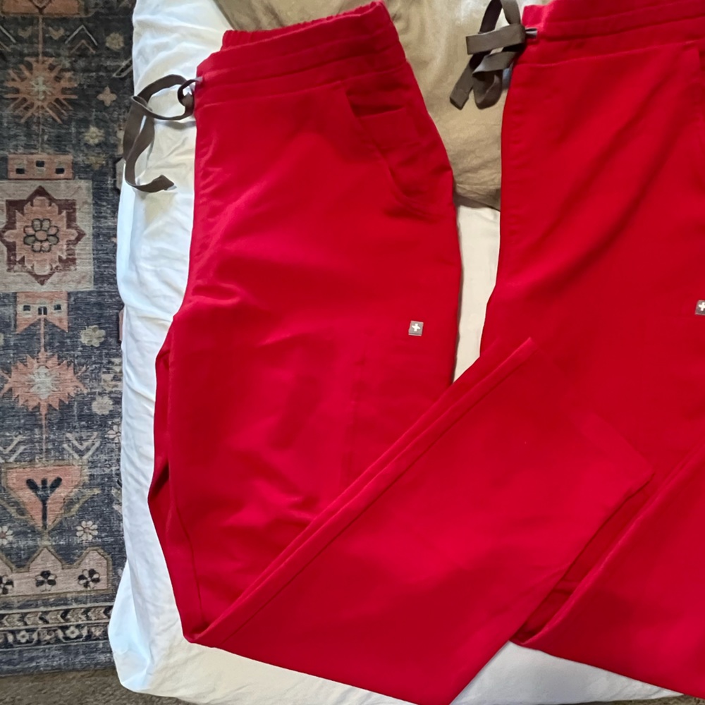 Pop Red Medium Petite straight legs scrub pants Figs